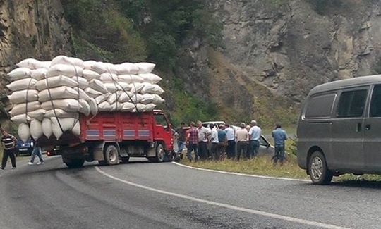 YETER ARTIK YİNE KARADERE YOLUNDA TRAFİK KAZASI