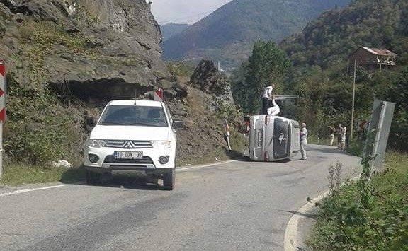 YOL DEYİL KAZA YOLU OLDU KARADERE\'DE TRAFİK KAZASI