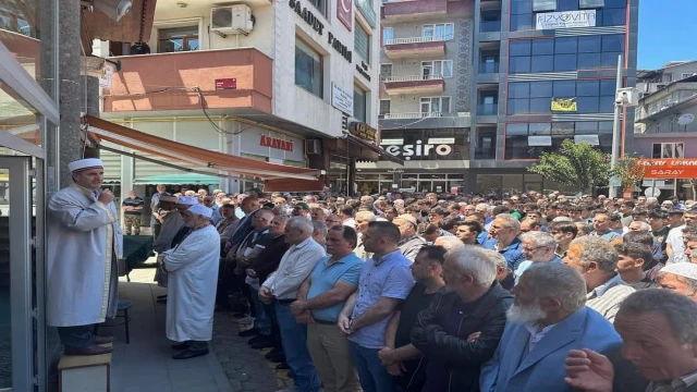 Araklı'da Göz Yaşları Arasında  Toprağa Verildi