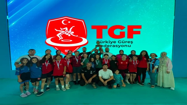 Araklı Belediyespor'dan Tarihi Başarı Kadın Güreş Takımı Türkiye Şampiyonu Oldu