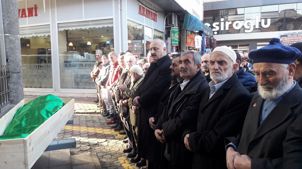 Adam Gibi Adamdı Araklı'da Son Yolculuğuna Uğurlandı  Video Haber