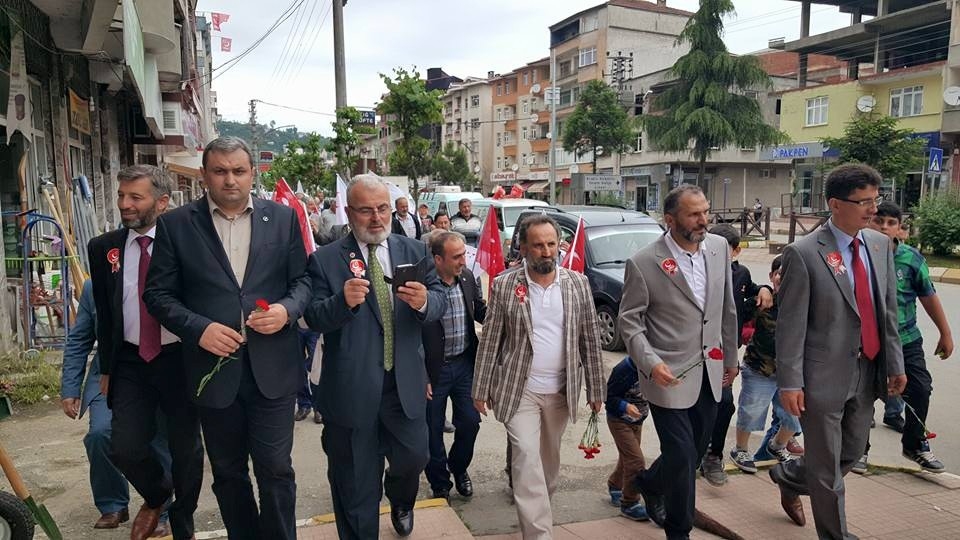 ARAKLI'DA SEVGİ YÜRÜYÜŞÜ YAPTILAR