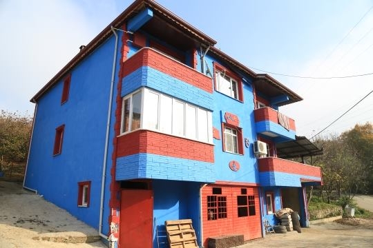 Araklılı Fanatik Trabzonsporlu'nun  Bordo- Mavi Evi