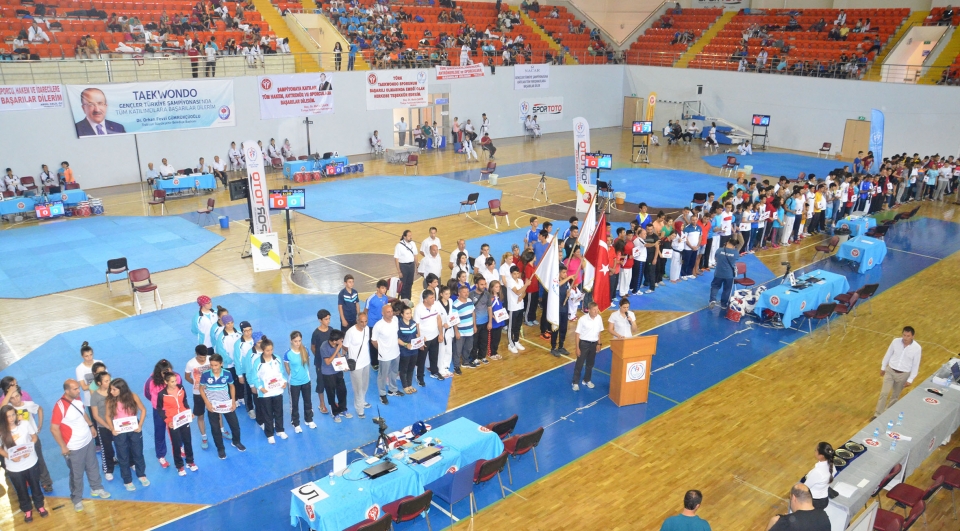 GENÇLER TÜRKİYE ŞAMPİYONASI TRABZON'DA BAŞLADI