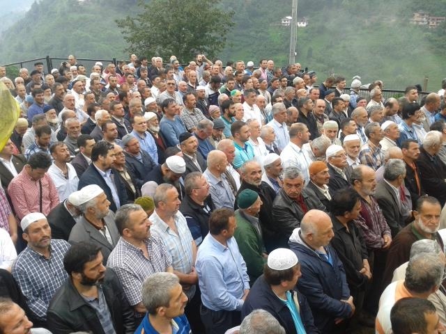 GÖZ YAŞLARI ARASINDA KÖYÜN'DE TOPRAĞA VERİLDİ