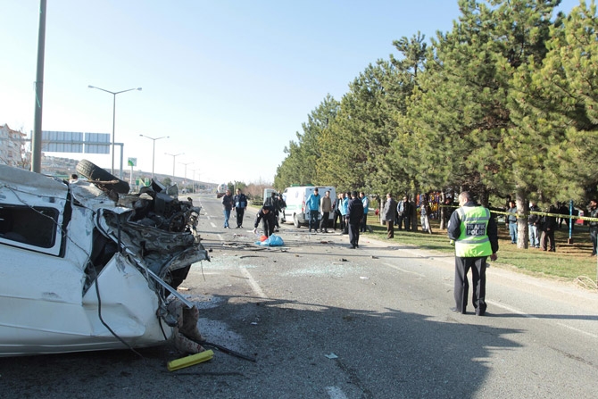 Trafik Kazası Ateşi Araklı'ya Düştü 2 Ölü