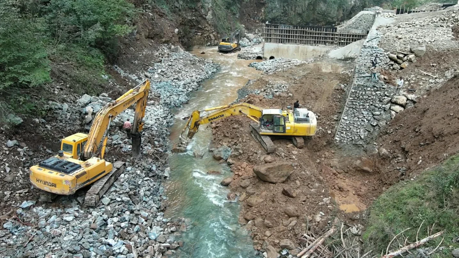 Araklı Tilkibeli'nde Taşkın Riskini Azaltacak Çalışmalar Devam Ediyor
