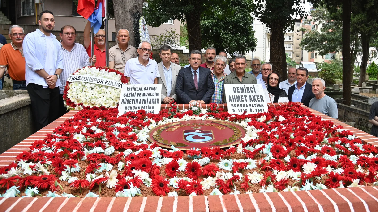 Hüseyin Avni Aker Vefatının 82 Yıl Dönümünde Kabri Başında Anıldı