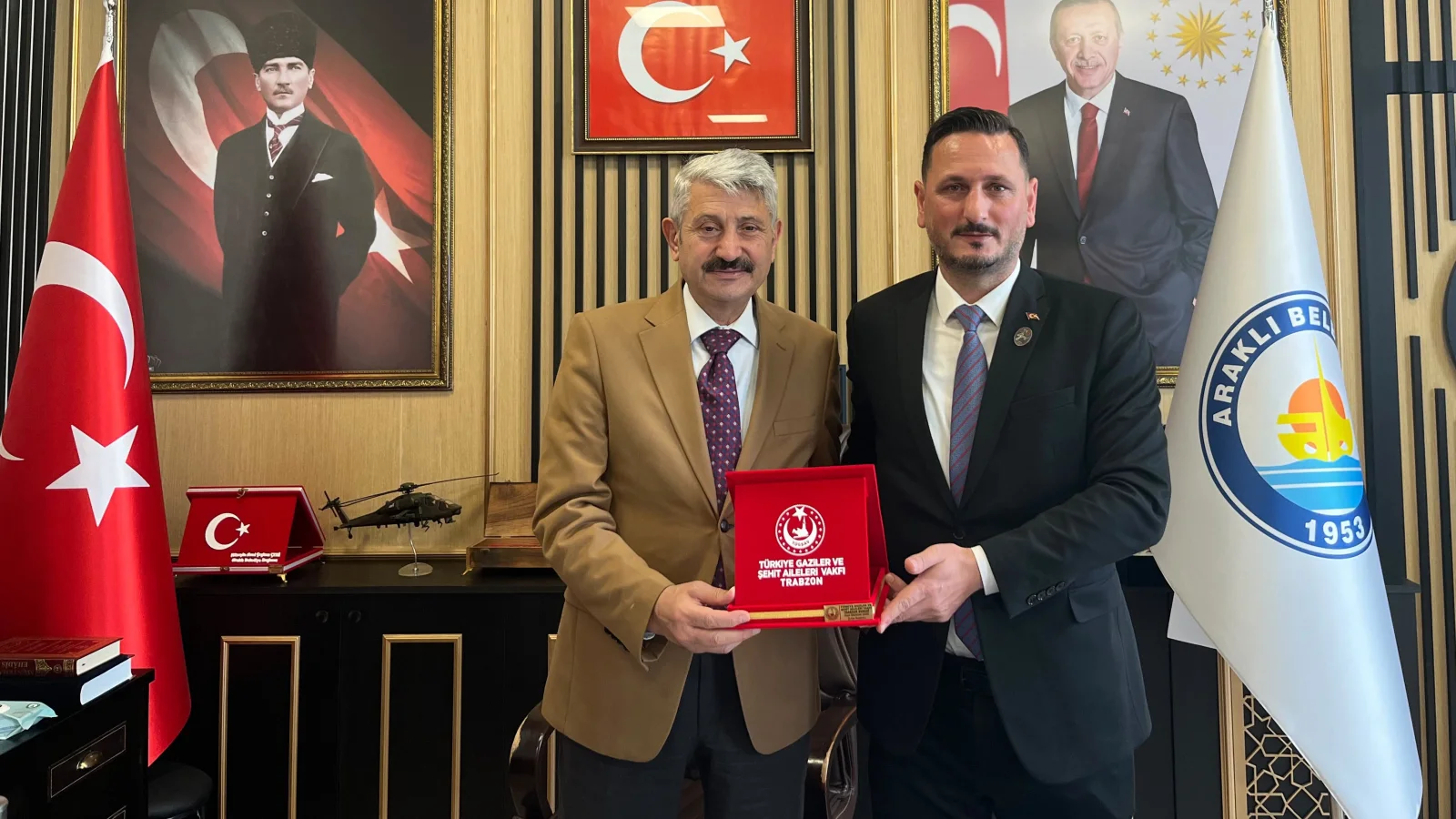 Şehit aileleri ve gazilerden Araklı Belediye Başkanı Çebi’ye ziyaret