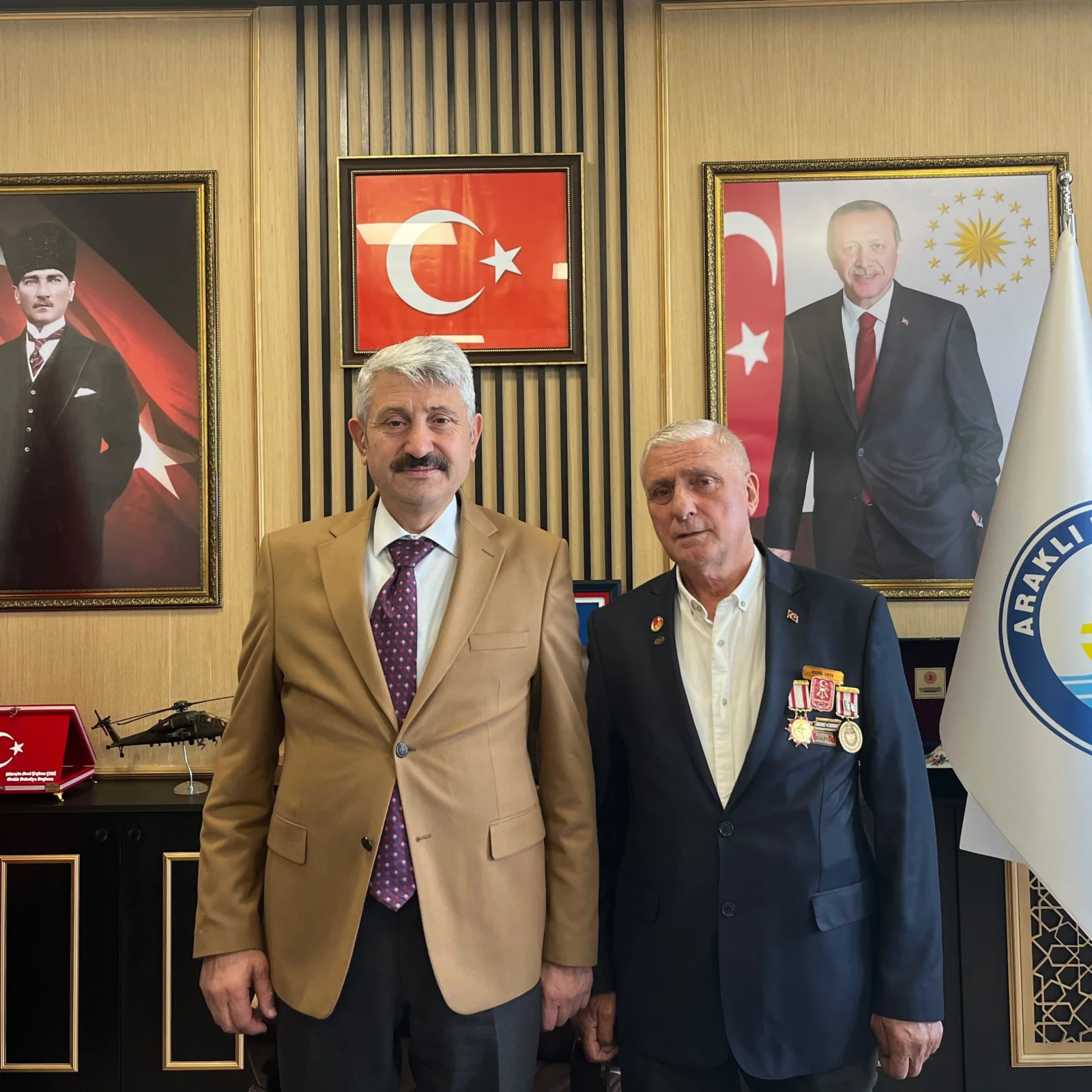 Şehit aileleri ve gazilerden Araklı Belediye Başkanı Çebi’ye ziyaret