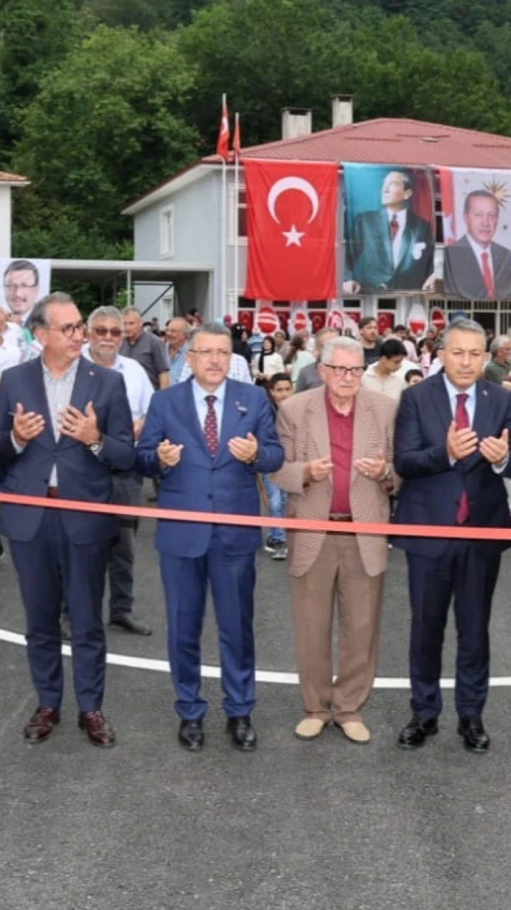 Sürmene Kahraman Mahallesi’ne Millet Bahçesi Açıldı